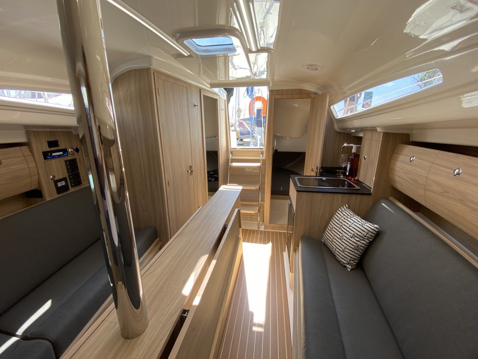 Jacht "Let's Adventure" - wnętrze